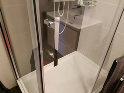 Kabina prysznicowa drzwi przesuwne i ścianka stała Novellini Kali PH96-1B+FH78-1B