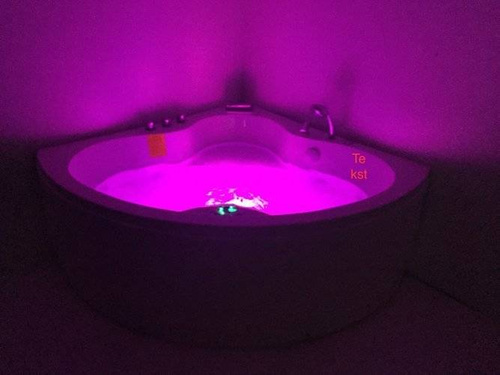 WANNA Z HYDROMASAŻEM NAROŻNA JACUZZI AQUAPEUTIC AQ-636, 2-osobowa 135x135x60 cm