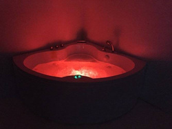 WANNA Z HYDROMASAŻEM NAROŻNA JACUZZI AQUAPEUTIC AQ-636, 2-osobowa 135x135x60 cm