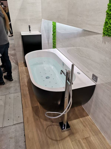 Wanna przyścienna Ravon Sensual Wall, z masażem i chromoterapią, bikolor