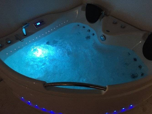 WANNA SPA Z HYDROMASAŻEM JACUZZI AQUAPEUTIC 186, narożna 2-osobowa, 152 x 152 x 71 cm