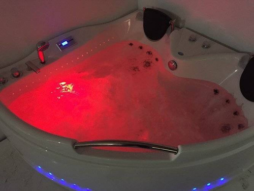 WANNA SPA Z HYDROMASAŻEM JACUZZI AQUAPEUTIC 186, narożna 2-osobowa, 152 x 152 x 71 cm