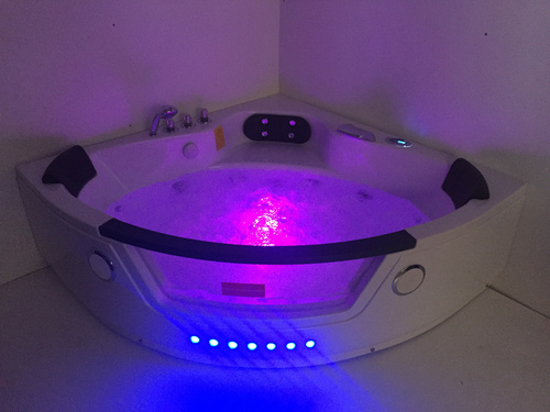 Wanna z hydromasażem narożna SPA AQ-1004 Turbo  2-osobowa, 152x152x56 cm