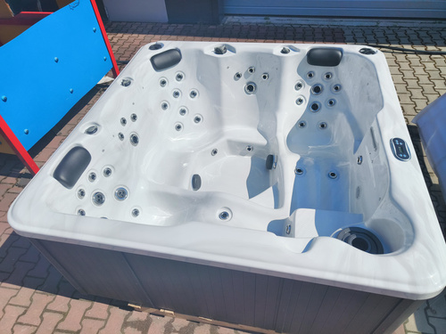 WANNA RAVON OPAL GOLD- Wanna ogrodowa / zewnętrzna jacuzzi