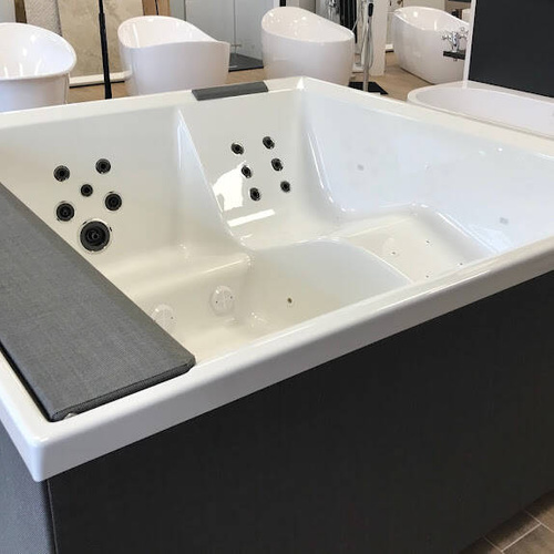 Wanna z hydromasażem Divina XL Outdoor SPA Plus Novellini, 200x200x85 cm