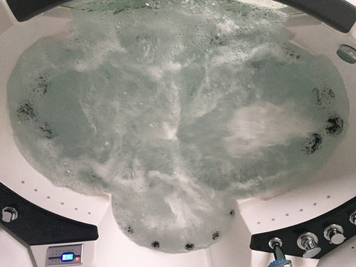 WANNA SPA Z HYDROMASAŻEM JACUZZI AQUAPEUTIC 1060, 2-osobowa 154x154x69 cm