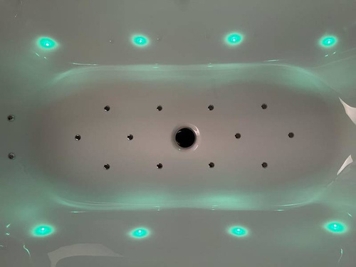 Wanna przyścienna Ravon Sensual Wall, z masażem i chromoterapią, bikolor