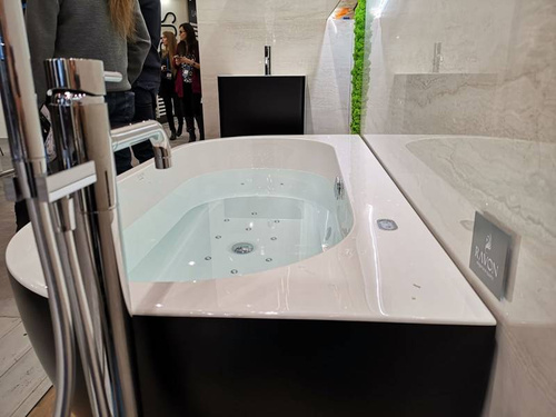 Wanna przyścienna Ravon Sensual Wall, z masażem i chromoterapią, bikolor