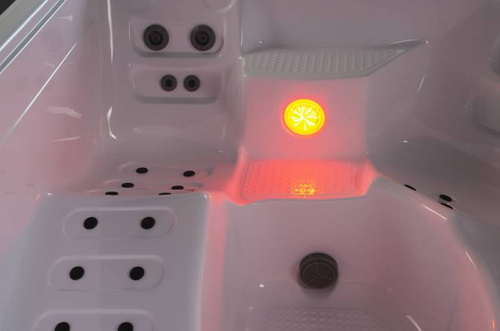 Wanna ogrodowa / zewnętrzna jacuzzi RAVON SPA 05