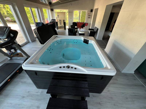 Wanna ogrodowa / zewnętrzna jacuzzi RAVON SPA GOLD