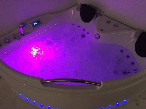 WANNA SPA Z HYDROMASAŻEM JACUZZI AQUAPEUTIC 186, narożna 2-osobowa, 152 x 152 x 71 cm