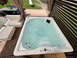 Wanna ogrodowa / zewnętrzna jacuzzi RAVON SPA Gold , filtracja, ozonator