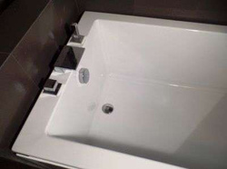 Bateria wannowa 3-otworowa z wylewką kaskadową i zaworem progresywnym, chrom