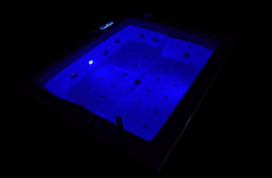 WANNA SPA Z HYDROMASAŻEM AQUAPEUTIC AQ-1666, 2-osobowa, 150x180x67 cm, z obudową